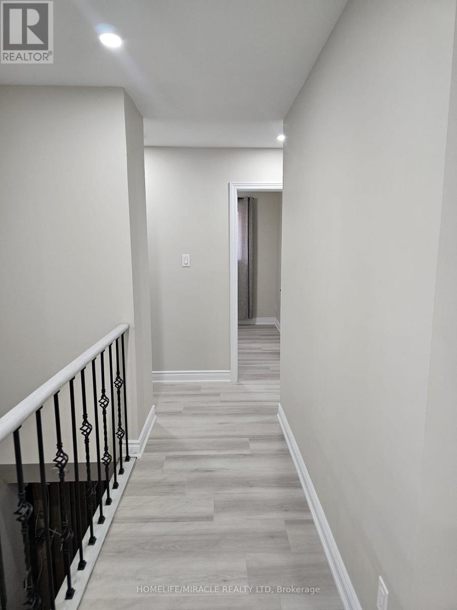 61 Deerfield Crescent, Brampton, Ontario  L6T 1K8 - Photo 11 - W13471176