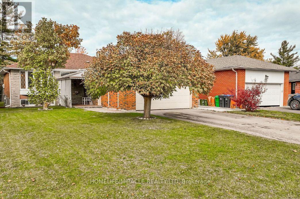 61 Deerfield Crescent, Brampton, Ontario  L6T 1K8 - Photo 2 - W13471176