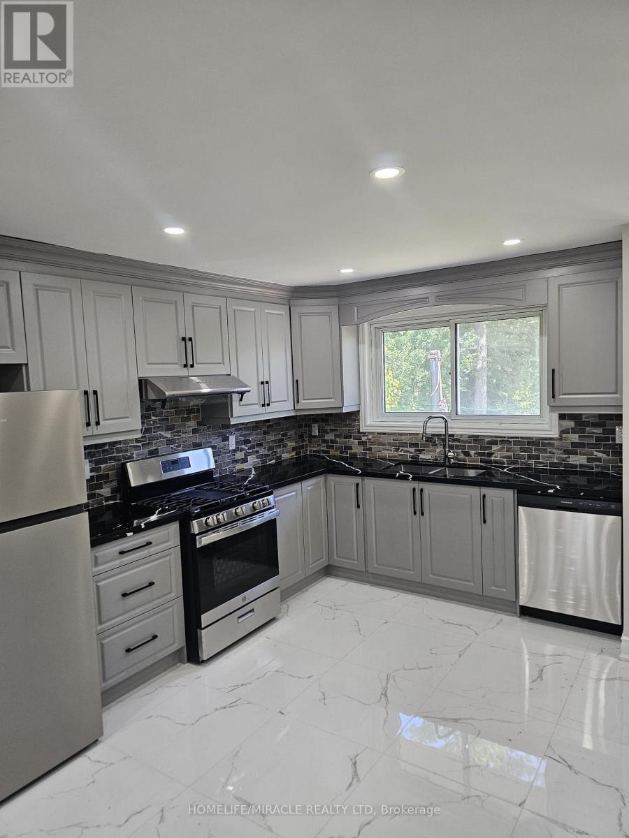 61 Deerfield Crescent, Brampton, Ontario  L6T 1K8 - Photo 4 - W13471176