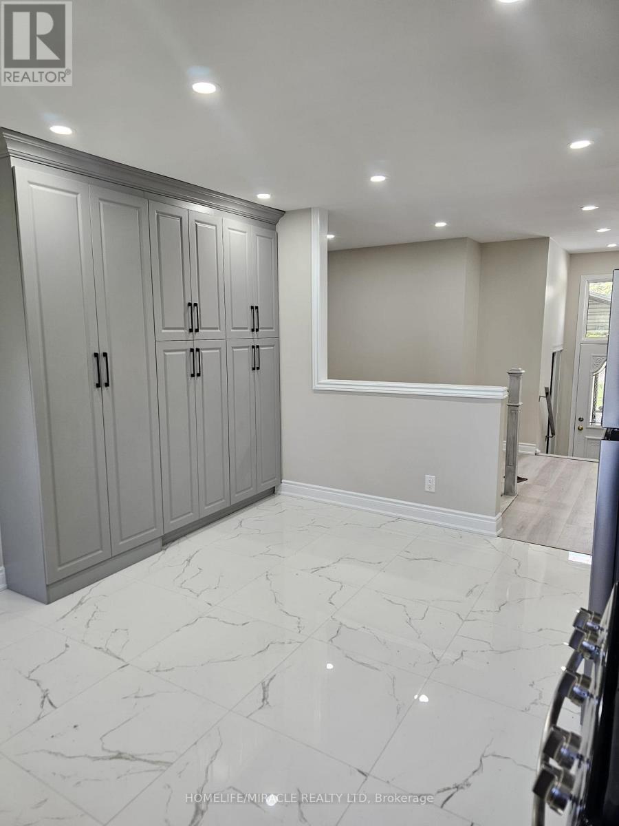 61 Deerfield Crescent, Brampton, Ontario  L6T 1K8 - Photo 6 - W13471176