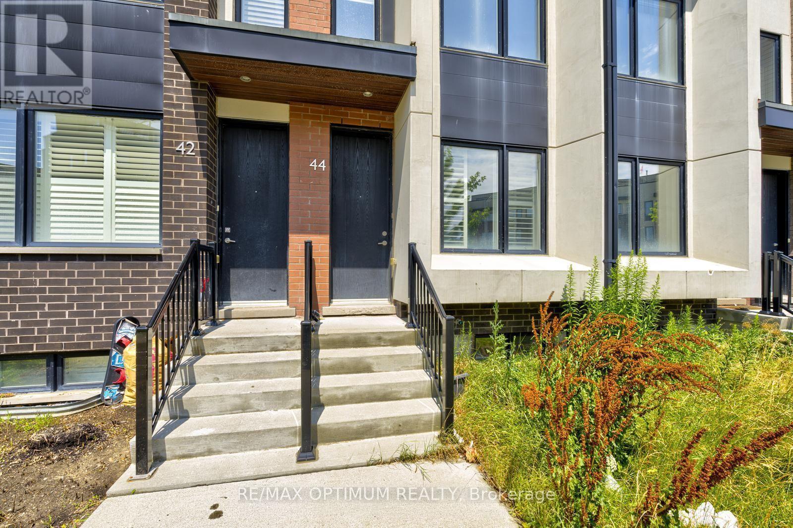 44 Sarah Jackson Crescent, Toronto, Ontario  M3K 0B6 - Photo 2 - W13471198
