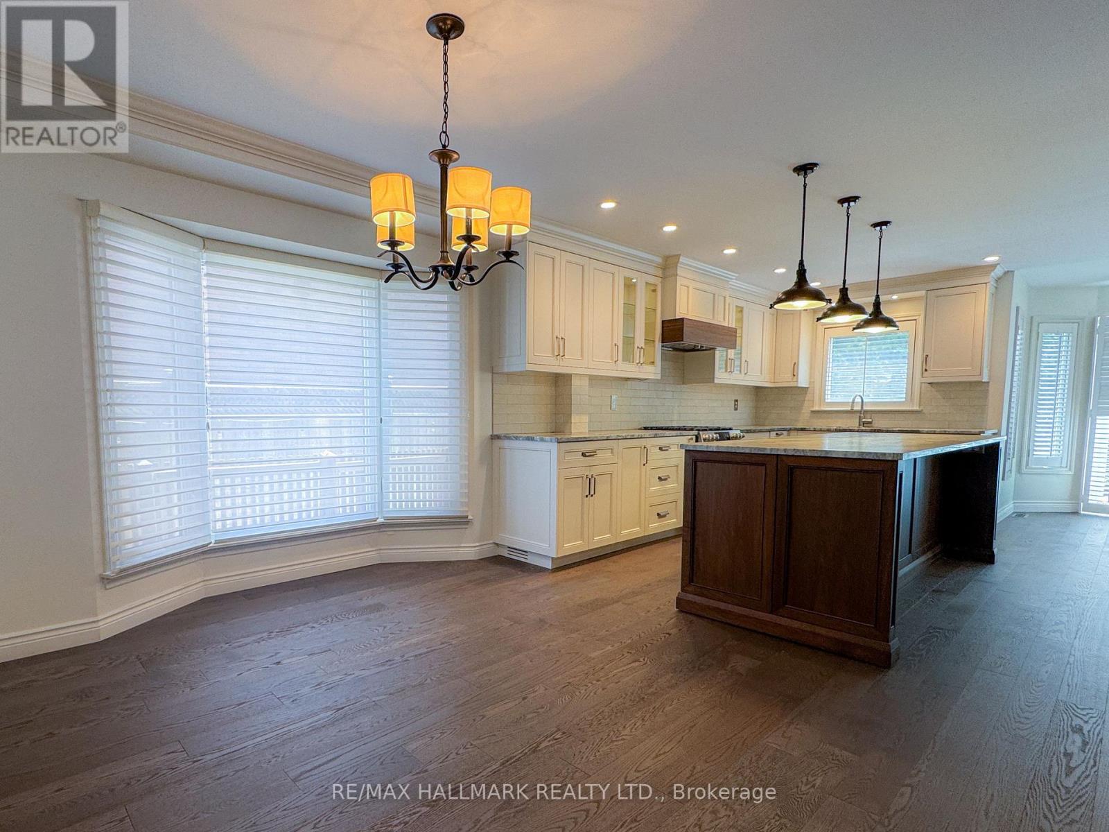 145 Old Surrey Lane, Richmond Hill, Ontario  L4C 6R9 - Photo 2 - N13469658
