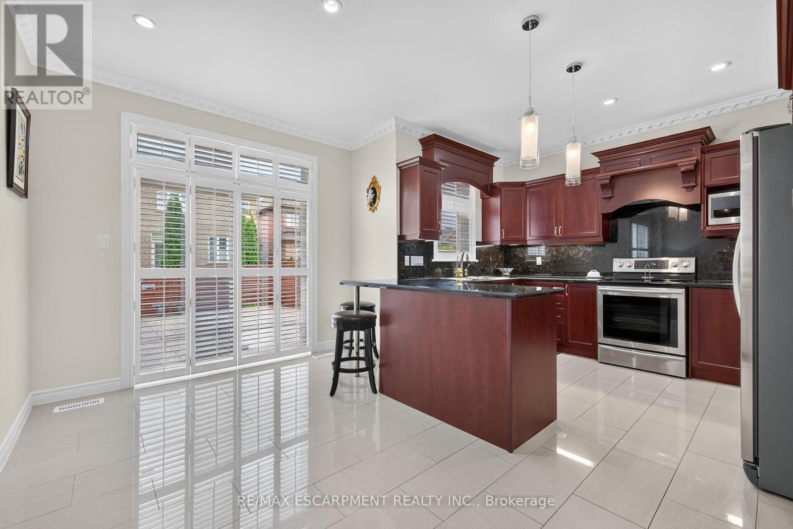 81 Morning Mist Drive, Hamilton, Ontario  L9B 0E6 - Photo 10 - X13471160