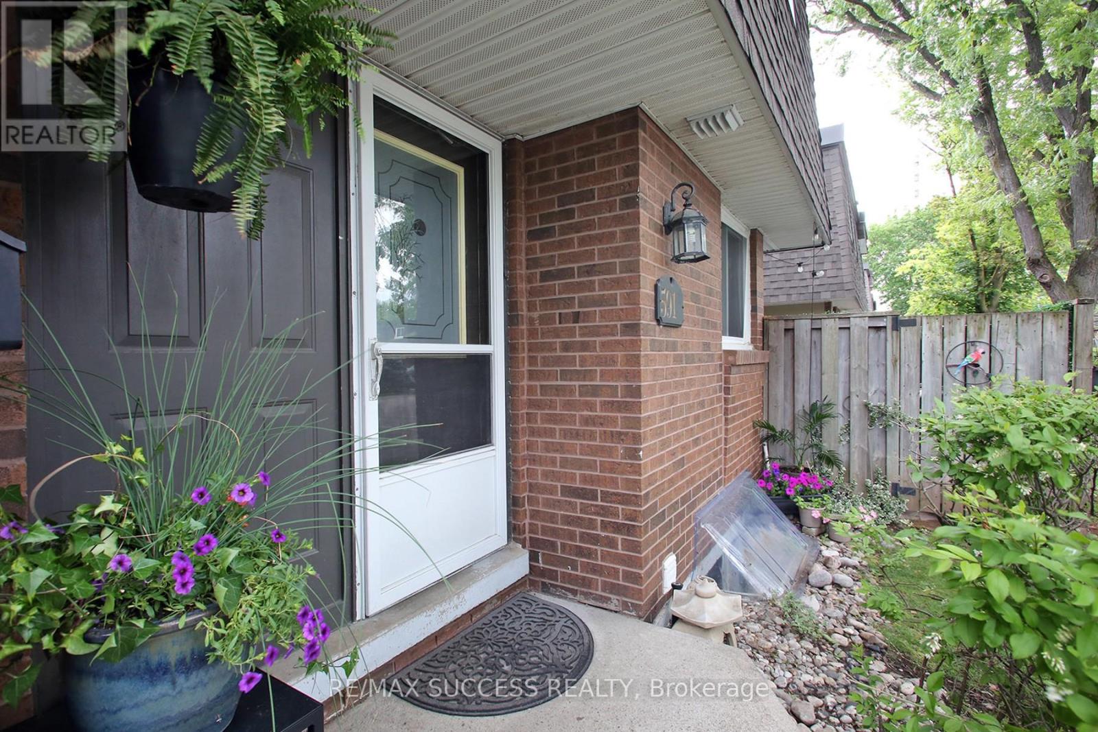 591 - 591 Timber Lane, Burlington, Ontario  L7L 4B1 - Photo 3 - W13471106