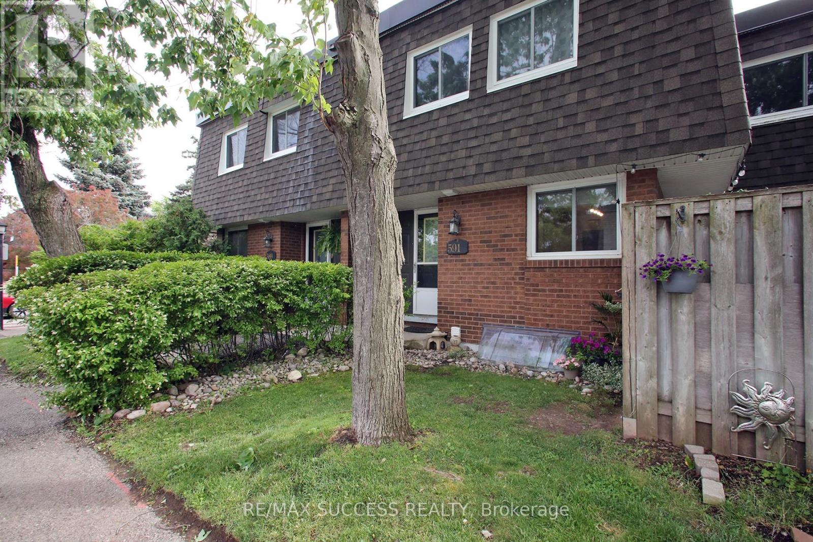 591 - 591 Timber Lane, Burlington, Ontario  L7L 4B1 - Photo 4 - W13471106