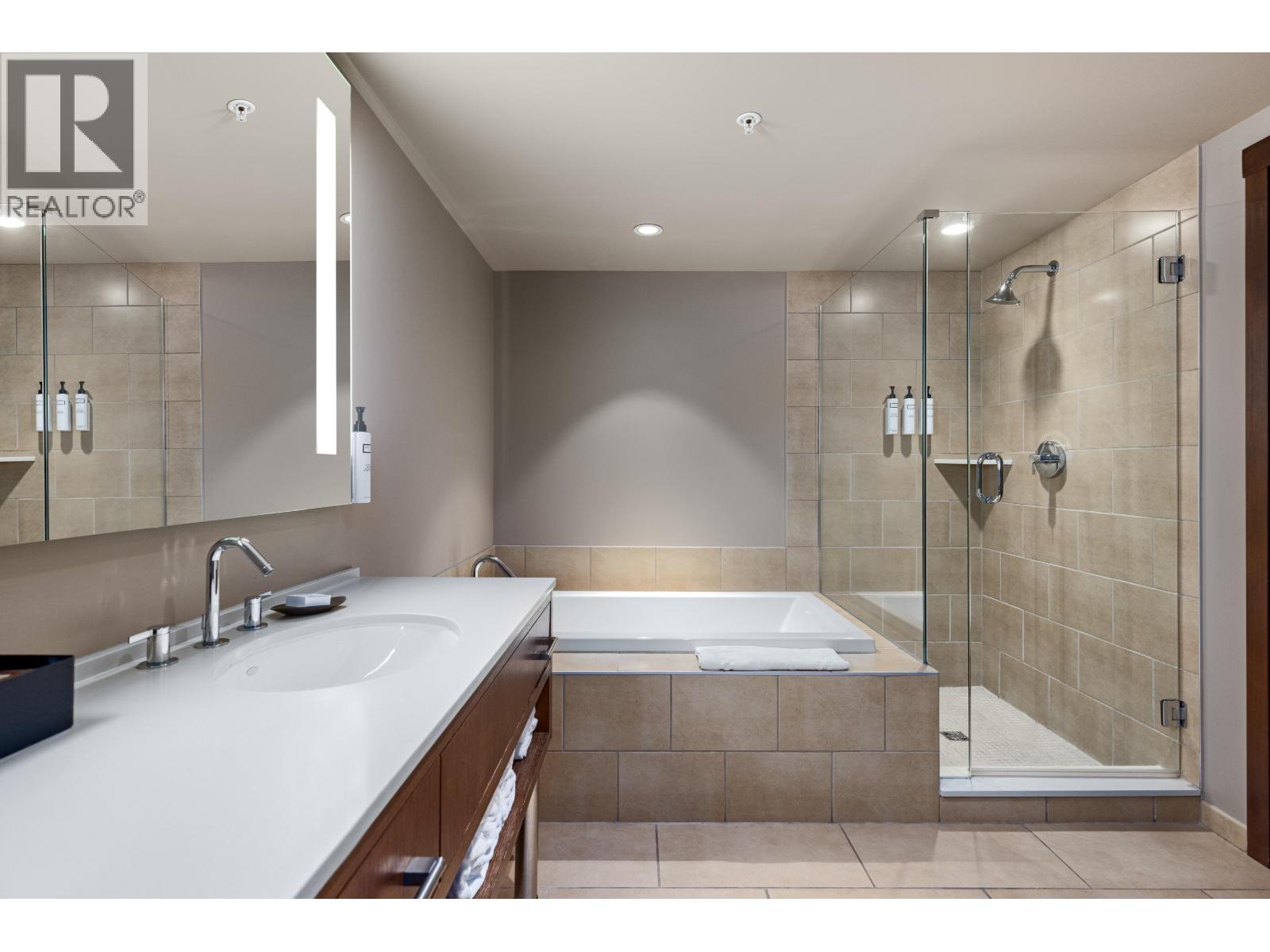 303d 2020 London Lane, Whistler, British Columbia  V0N 1B2 - Photo 13 - R3138135