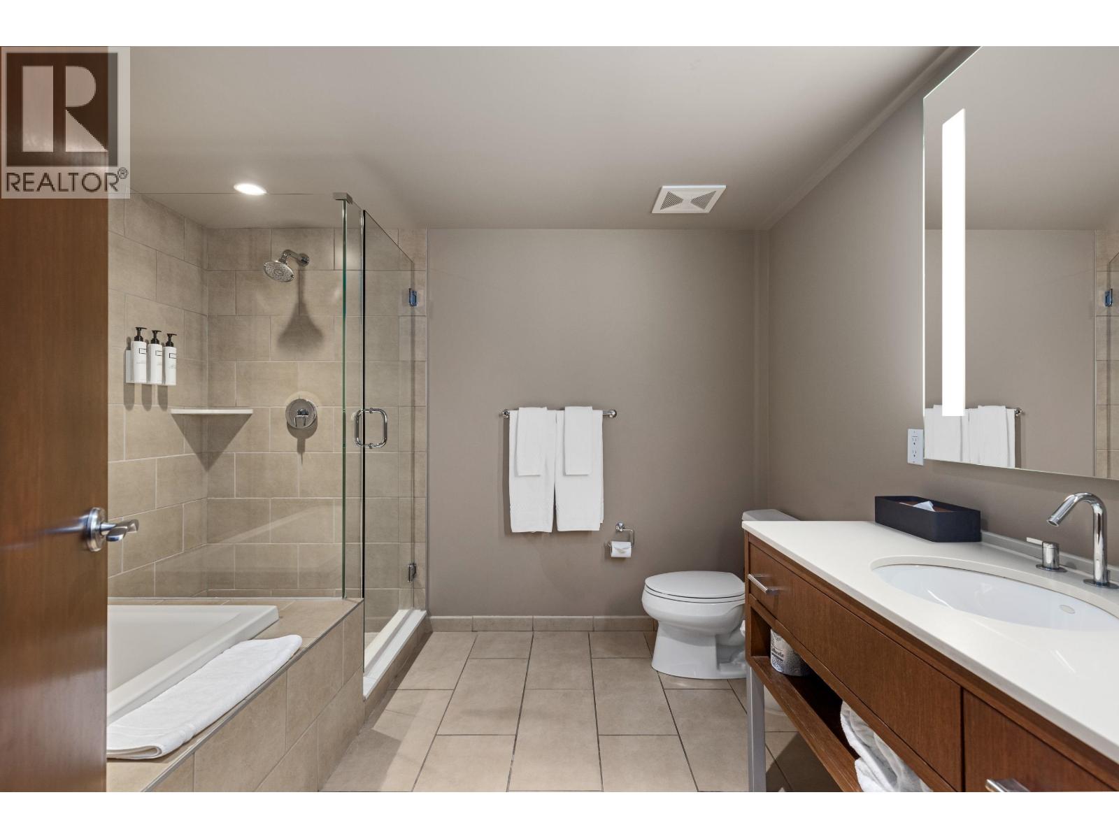 303d 2020 London Lane, Whistler, British Columbia  V0N 1B2 - Photo 17 - R3138135