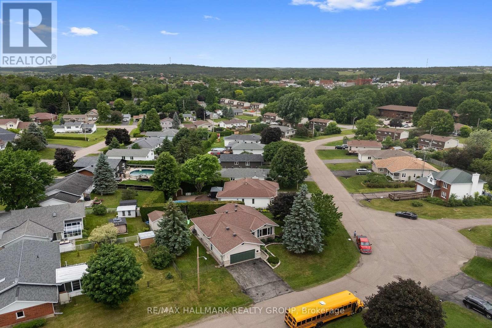 236 Vanier Crescent, Renfrew, Ontario K7V 4M9 - Photo 2 - X13471234