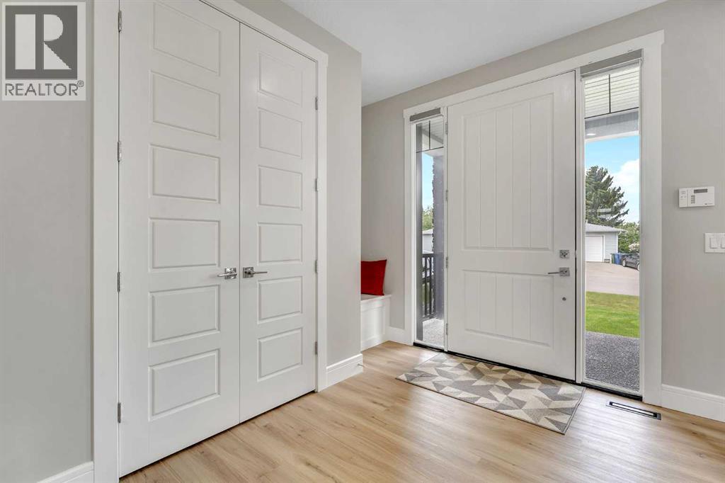 876 East Lakeview Road, Chestermere, Alberta  T1X 0W7 - Photo 3 - A2322880