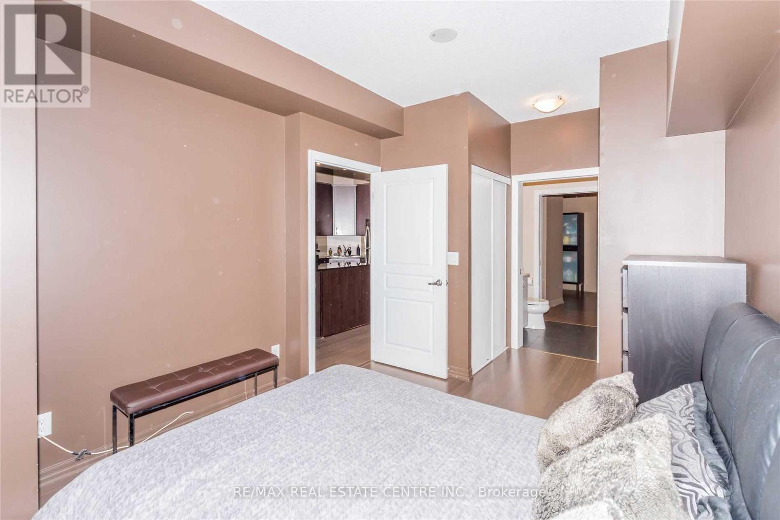 2004 - 223 Webb Drive, Mississauga, Ontario  L5B 0E8 - Photo 11 - W13471254