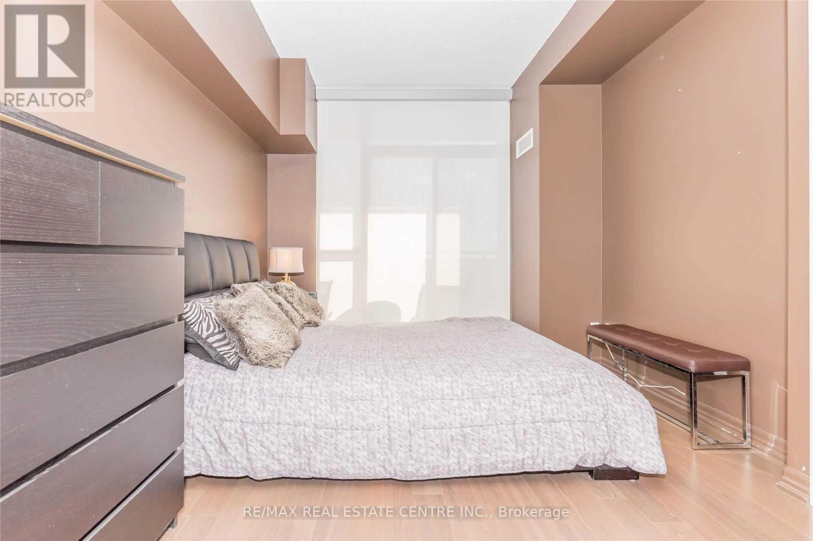 2004 - 223 Webb Drive, Mississauga, Ontario  L5B 0E8 - Photo 12 - W13471254