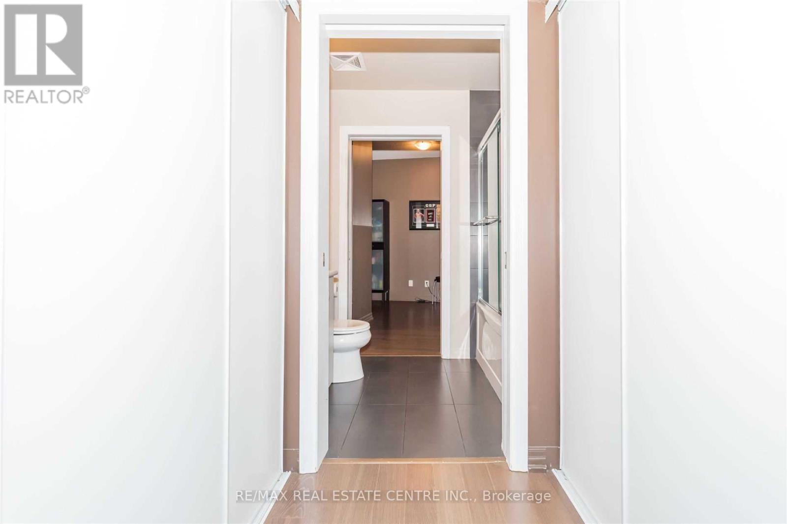 2004 - 223 Webb Drive, Mississauga, Ontario  L5B 0E8 - Photo 13 - W13471254