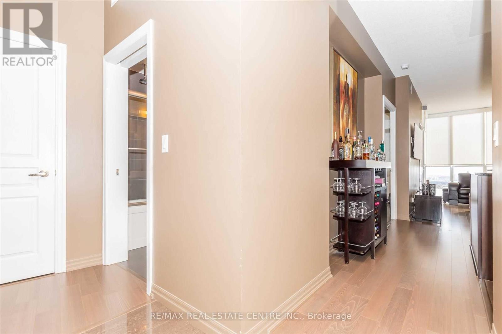 2004 - 223 Webb Drive, Mississauga, Ontario  L5B 0E8 - Photo 3 - W13471254