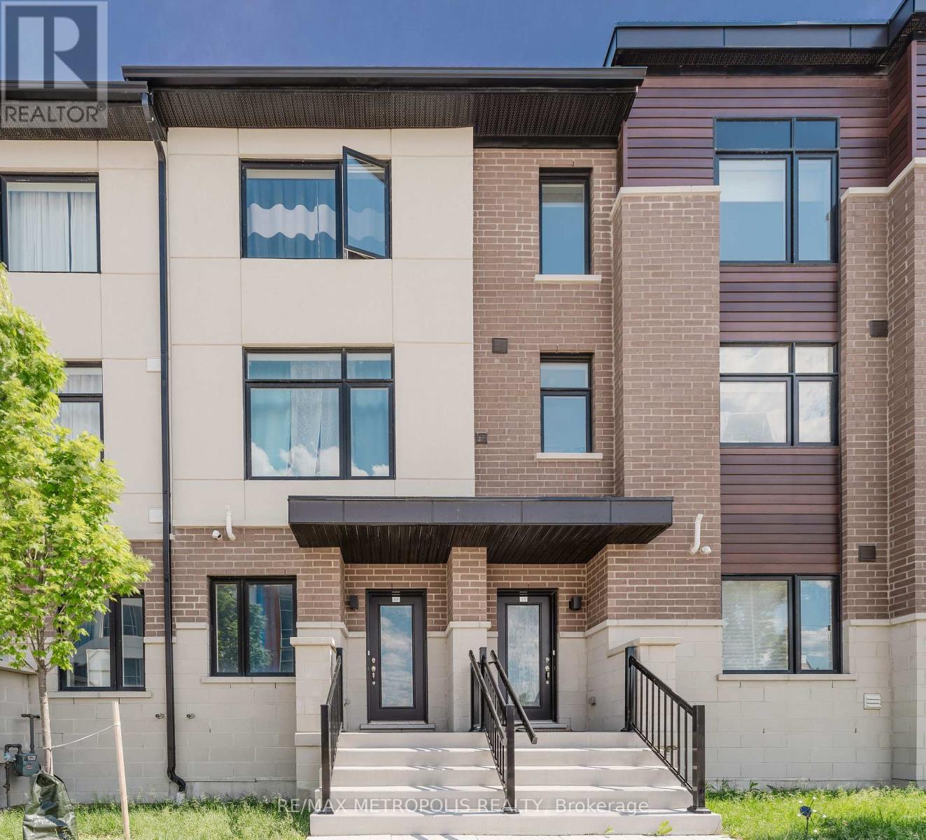 109 - 1695 Dersan Street, Pickering, Ontario  L1X 0S9 - Photo 2 - E13469804