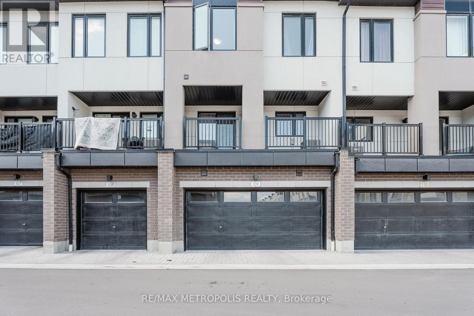 109 - 1695 Dersan Street, Pickering, Ontario  L1X 0S9 - Photo 3 - E13469804