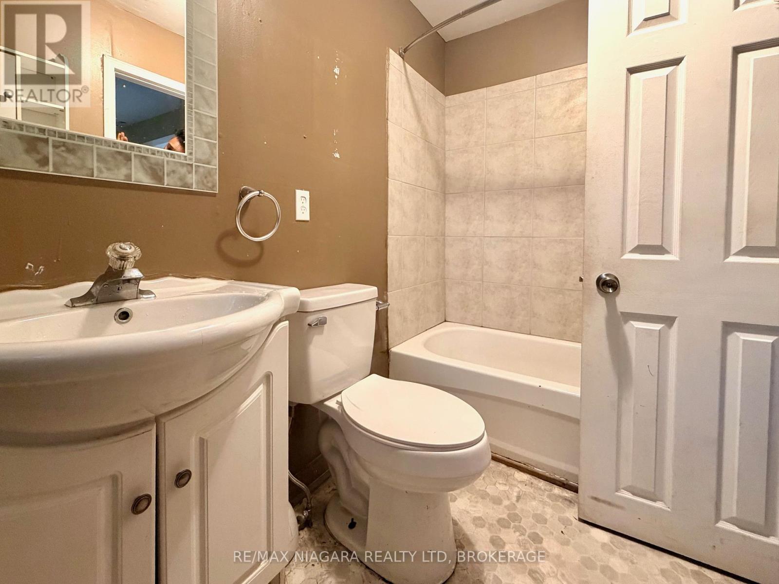 4103 Dyson Avenue, Niagara Falls, Ontario L2E 3L6 - Photo 9 - X13471316