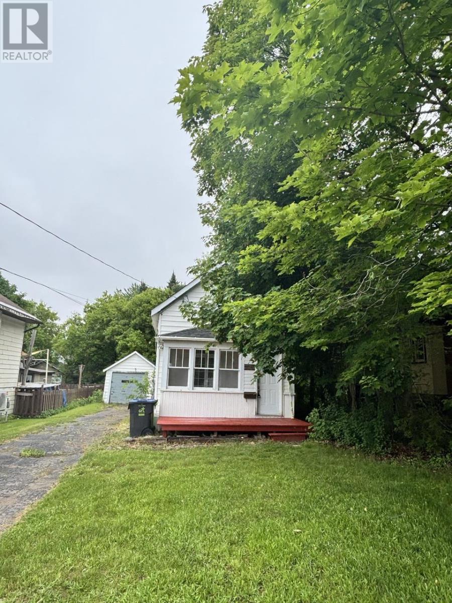 395 Morin St, Sault Ste. Marie, Ontario  P6C 3E7 - Photo 3 - SM261529