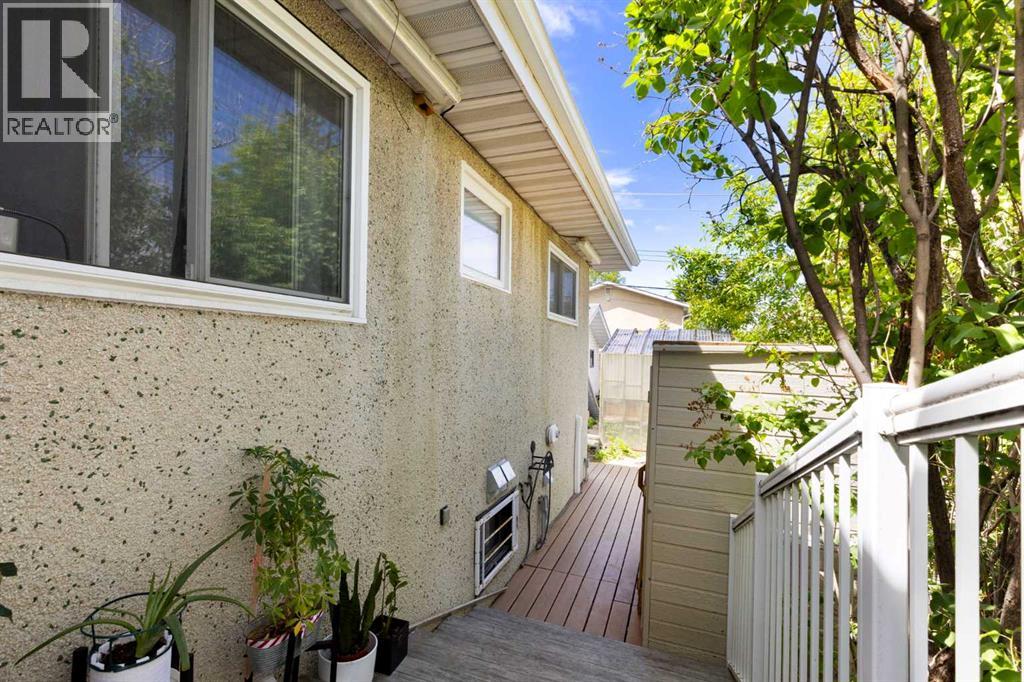 1016 Hunterdale Place NW, Calgary, Alberta  T2K 4R7 - Photo 34 - A2320394