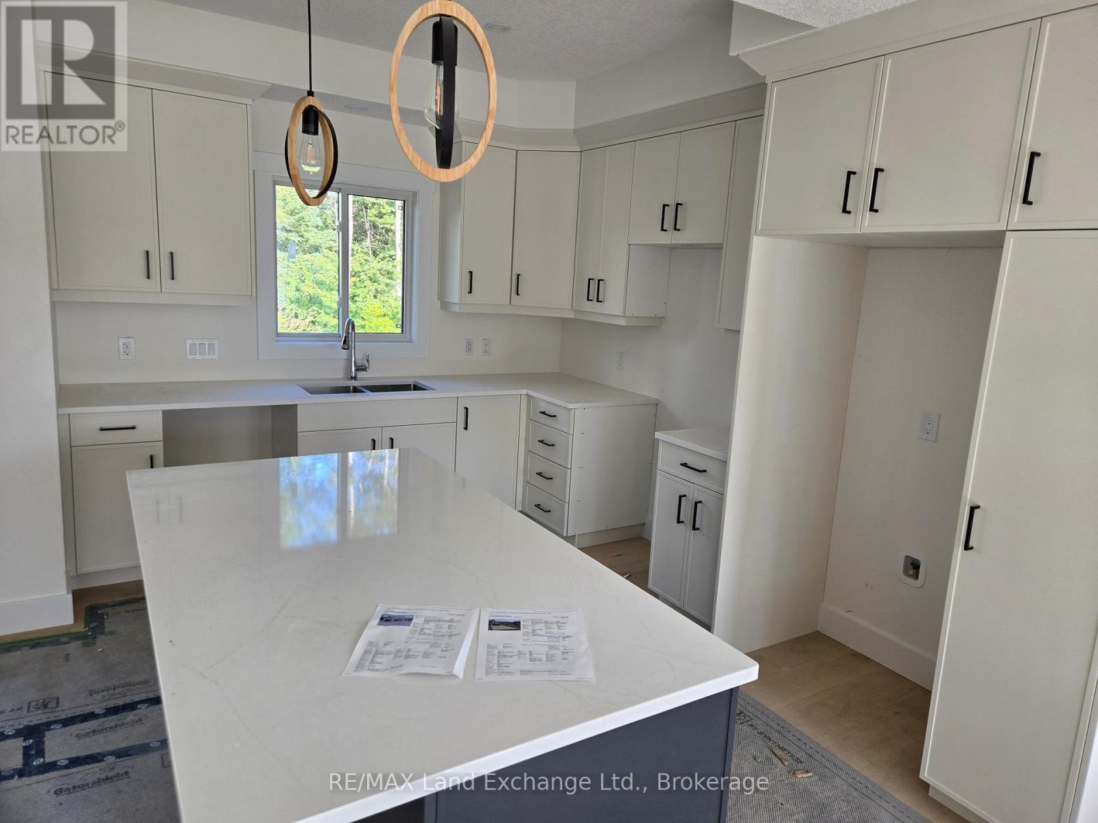 766 Campbell Avenue, Kincardine, Ontario  N2Z 1W1 - Photo 2 - X10845566