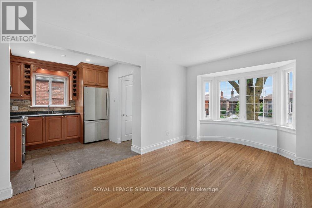57 Miranda Avenue, Toronto, Ontario  M6E 4G3 - Photo 9 - W13463824
