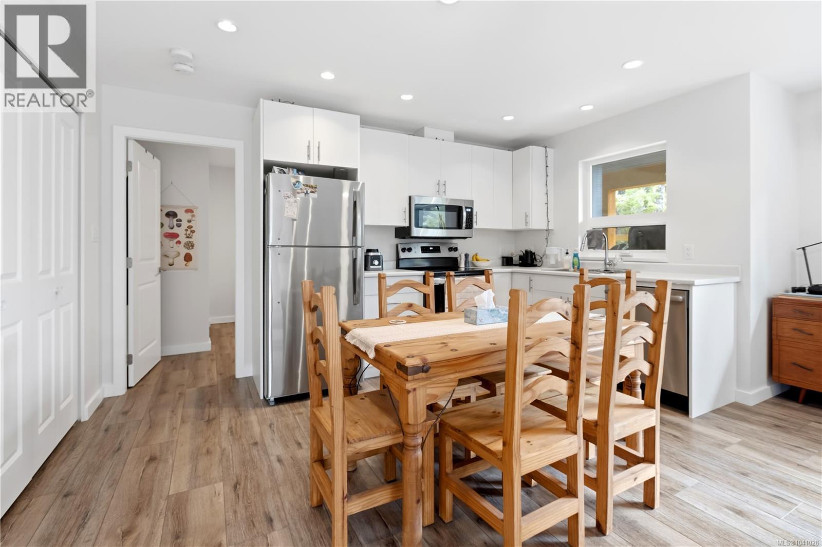 823 Lorne White Pl, Ucluelet, British Columbia  V0R 3A0 - Photo 32 - 1041028