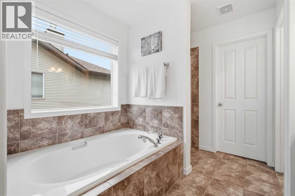 114 Cougarstone Crescent SW, Calgary, Alberta  T3H 4Z5 - Photo 27 - A2317024