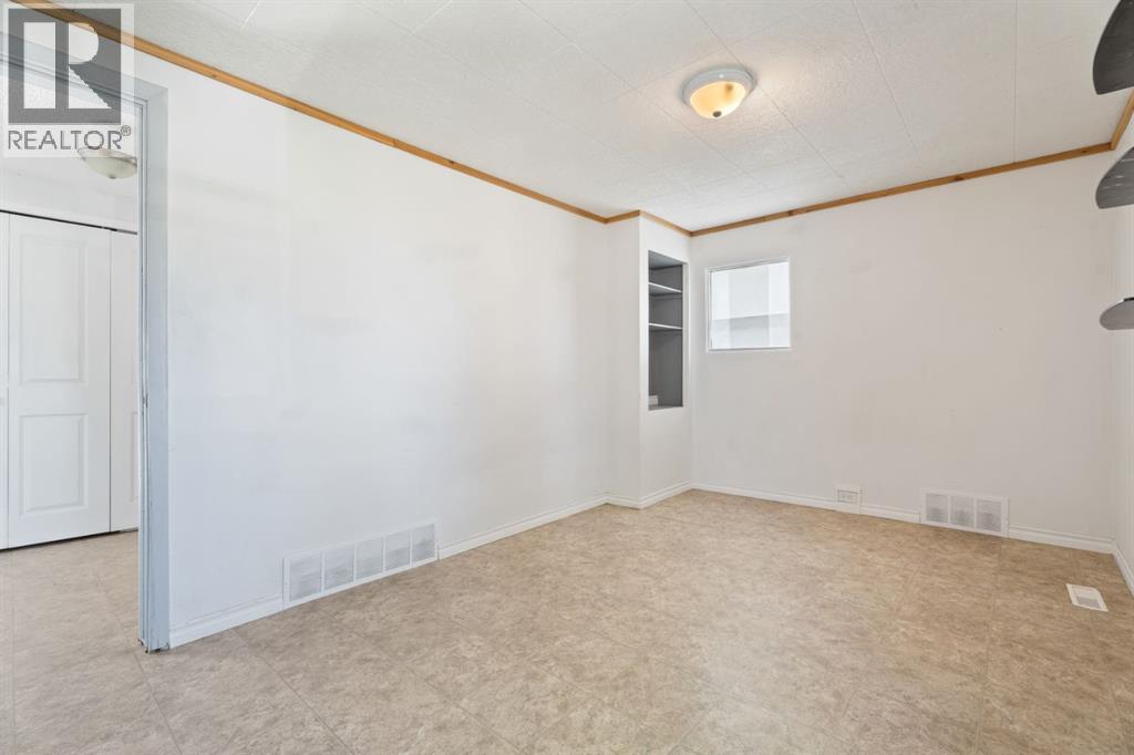 223 2 Street N, Vulcan, Alberta  T0L 2B0 - Photo 12 - A2314047