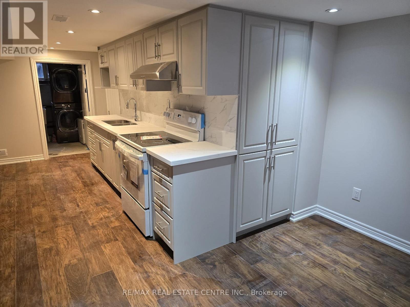Lower - 86 Vista Boulevard, Mississauga, Ontario L5M 1C5 - Photo 7 - W13471360