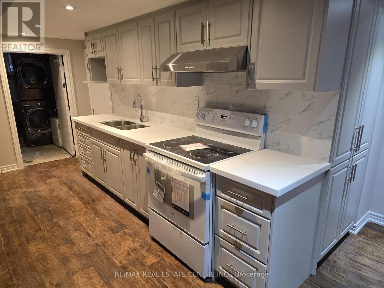 Lower - 86 Vista Boulevard, Mississauga, Ontario L5M 1C5 - Photo 8 - W13471360
