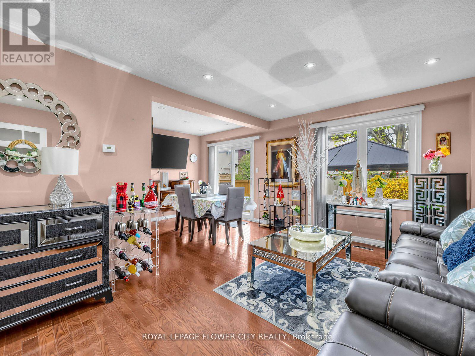 16 Blossom Avenue, Brampton, Ontario L6X 2W3 - Photo 17 - W13471370