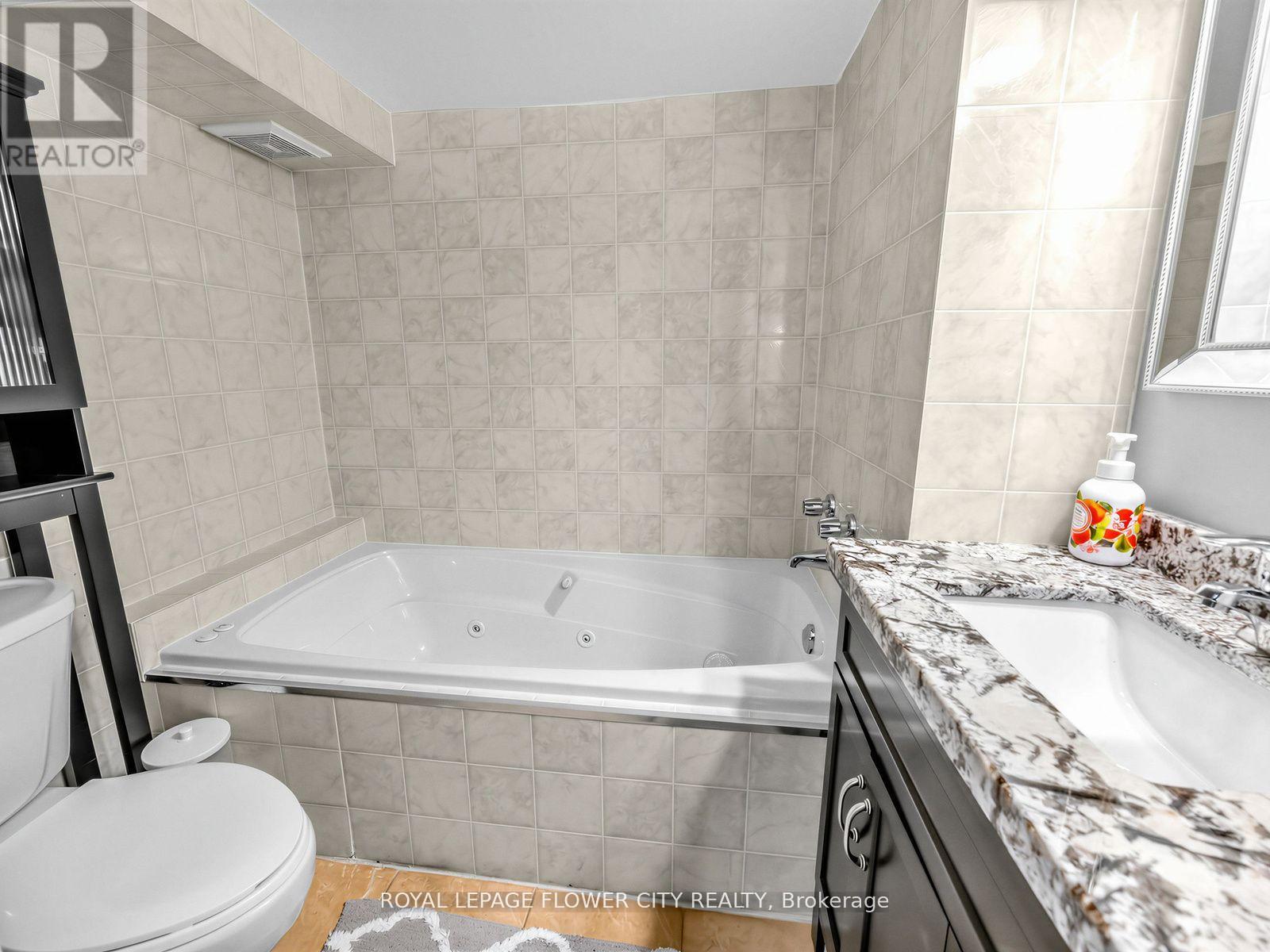 16 Blossom Avenue, Brampton, Ontario L6X 2W3 - Photo 19 - W13471370