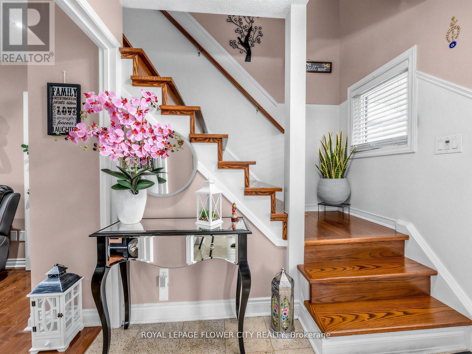 16 Blossom Avenue, Brampton, Ontario L6X 2W3 - Photo 7 - W13471370