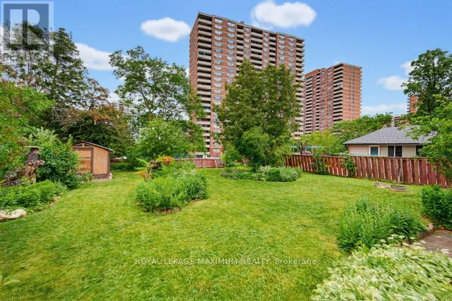 41 Strathavon Drive, Toronto, Ontario  M9V 2H4 - Photo 38 - W13471378
