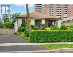 41 STRATHAVON DRIVE, Toronto, Ontario