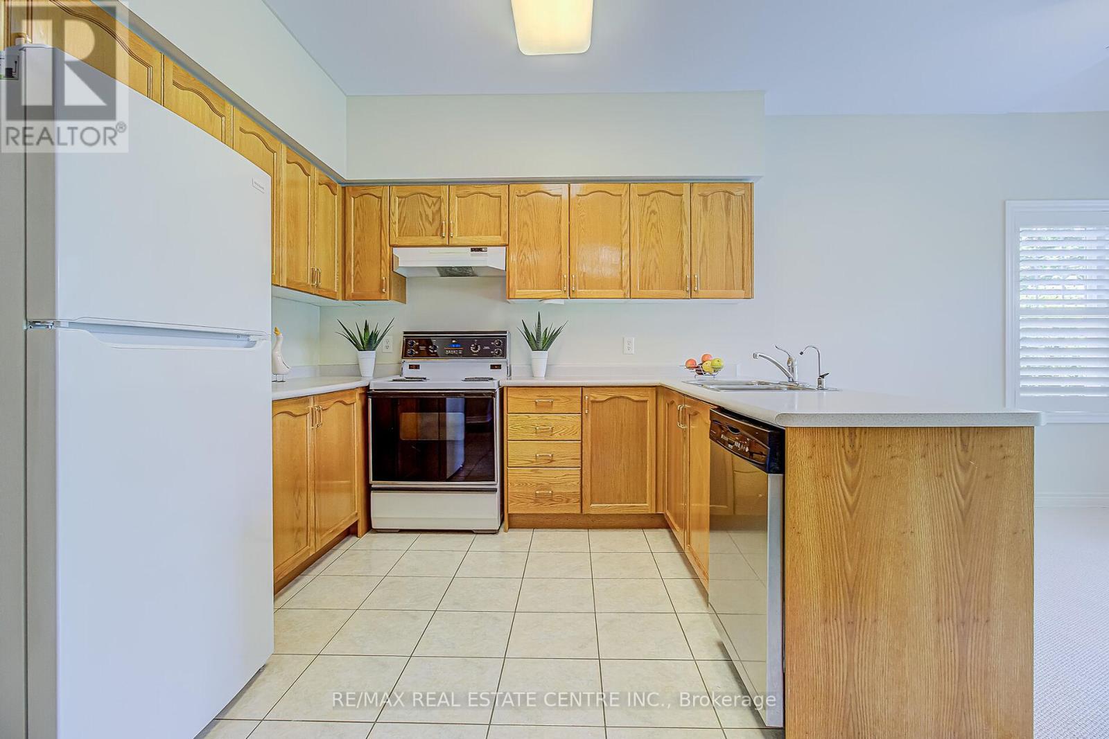 17 Golf Links Drive, Brampton, Ontario  L6R 1W5 - Photo 12 - W13471424