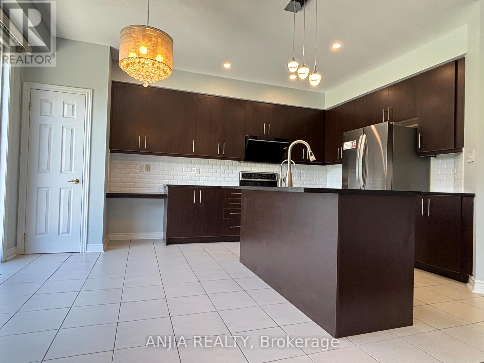 220 Hazelton Avenue, Markham, Ontario  L6C 0L9 - Photo 8 - N13470536