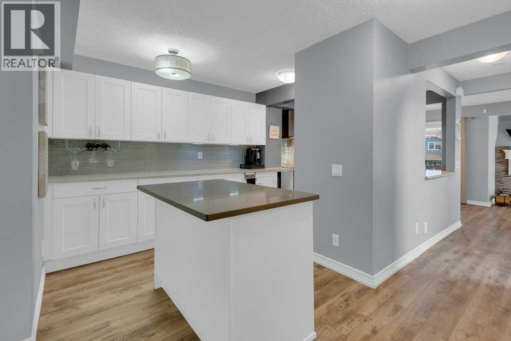 11 Stradwick Place SW, Calgary, Alberta  T3H 1T3 - Photo 11 - A2319155
