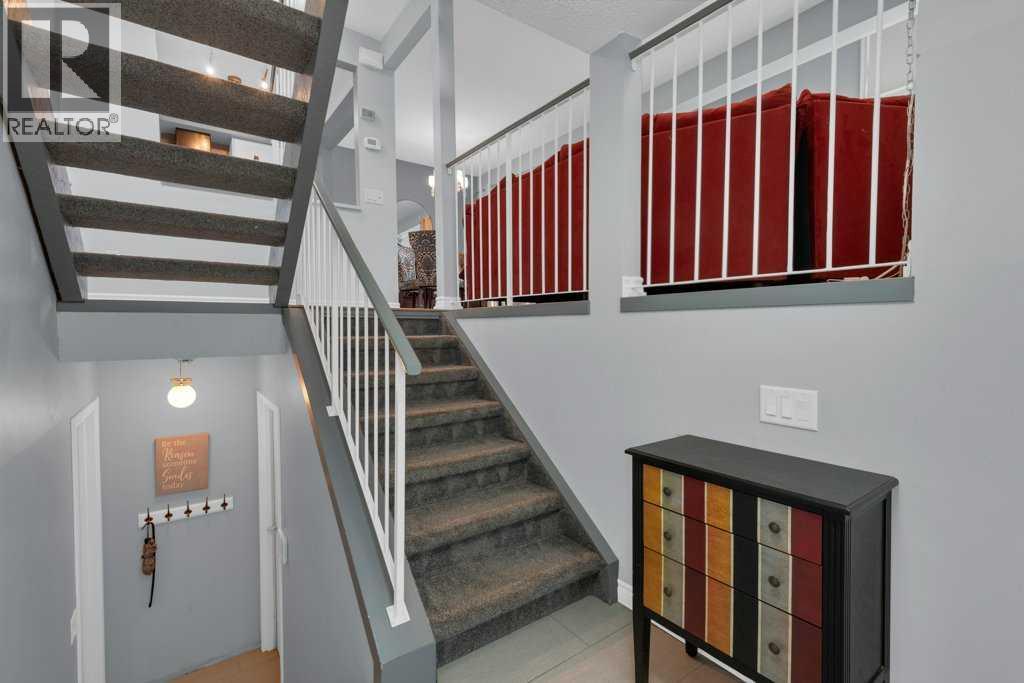 11 Stradwick Place SW, Calgary, Alberta  T3H 1T3 - Photo 2 - A2319155