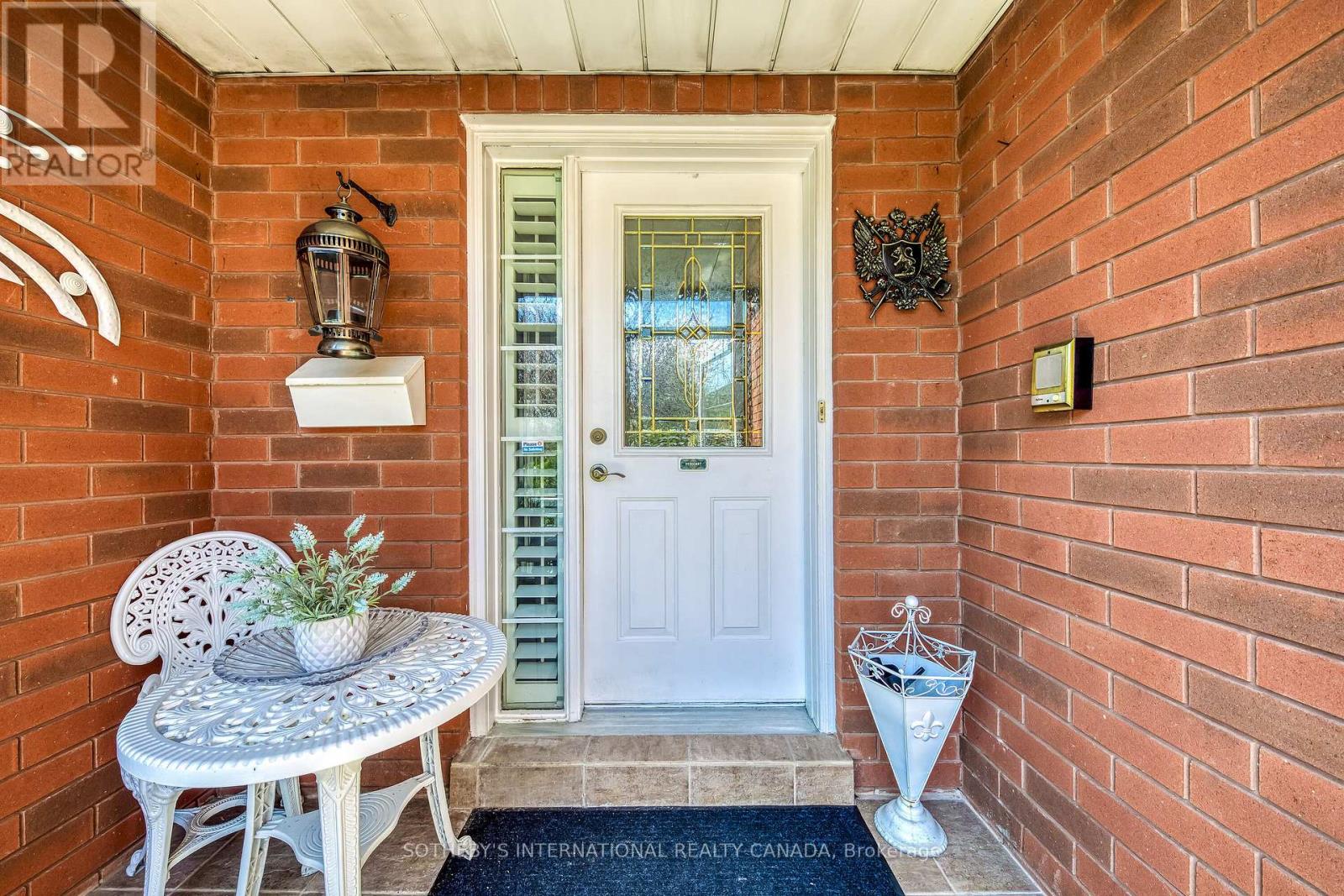 2294 Dale Ridge Drive, Oakville, Ontario L6M 3L5 - Photo 3 - W13469120