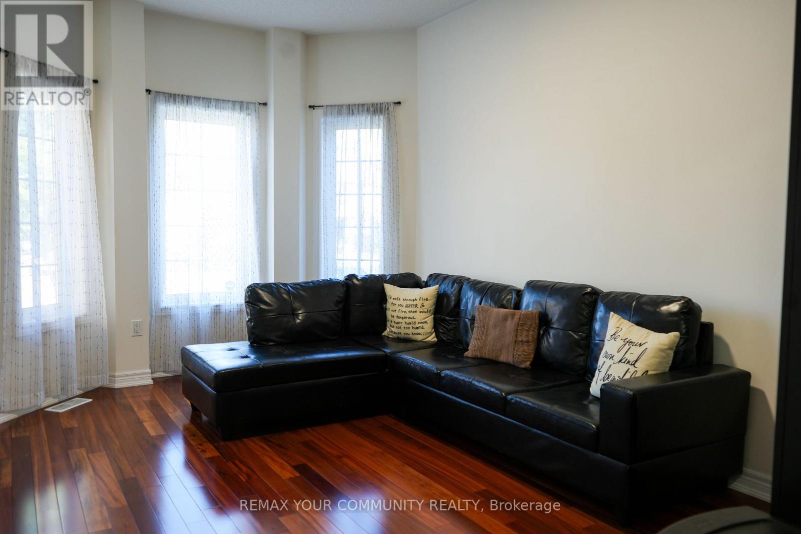 15 Bellefontaine Court, Vaughan, Ontario  L6A 4A7 - Photo 5 - N13441724