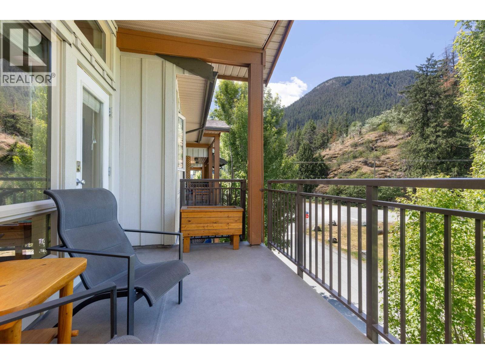 7 7450 Prospect Street, Pemberton, British Columbia V0N 2L1 - Photo 13 - R3138145