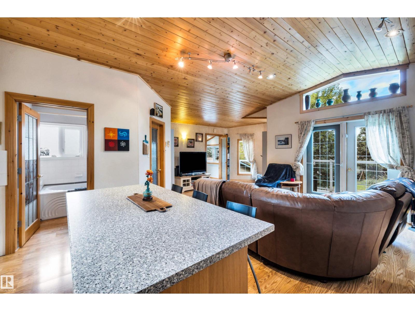 605 6st. Ross Haven, Rural Lac Ste. Anne County, Alberta  T0E 1A0 - Photo 46 - E4475346