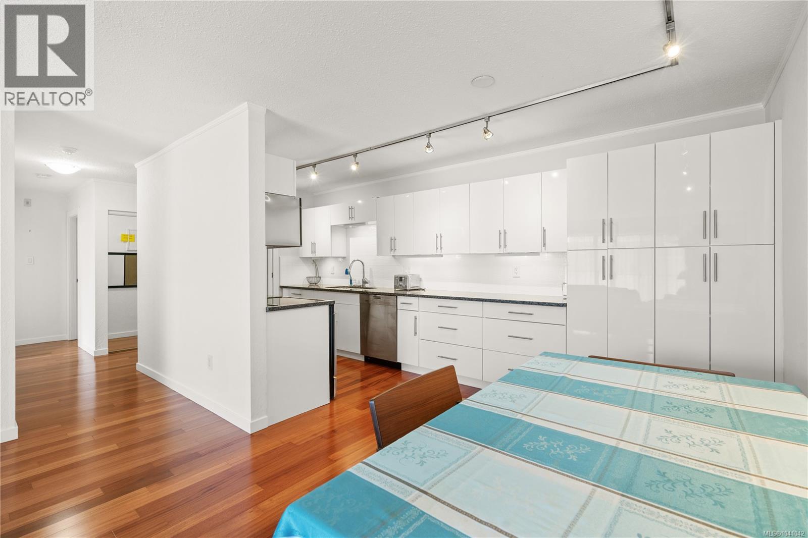 306 1101 Hilda St, Victoria, British Columbia  V8V 4T2 - Photo 10 - 1041042
