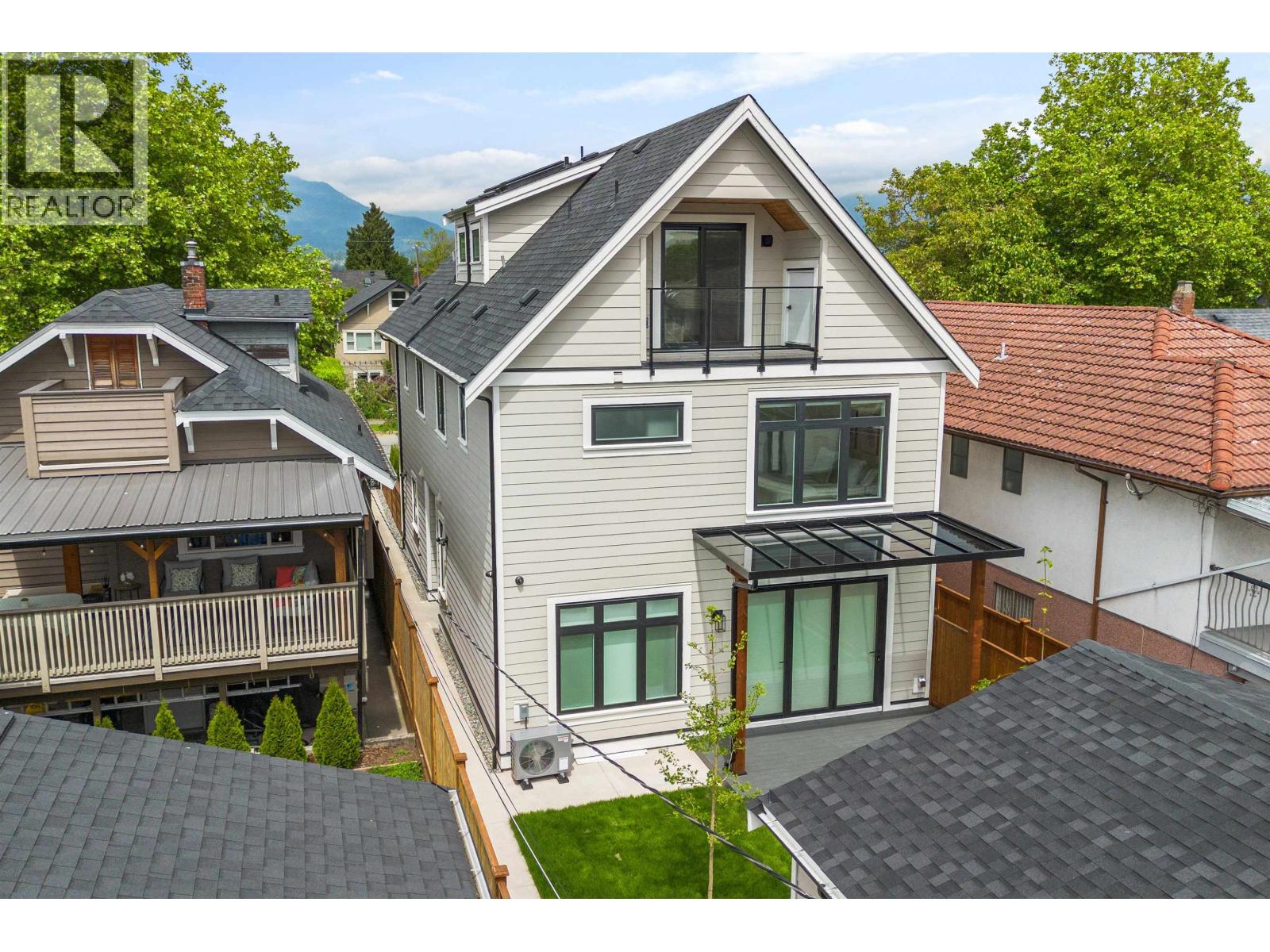 2 2258 Napier Street, Vancouver, British Columbia  V5L 2P2 - Photo 5 - R3126774
