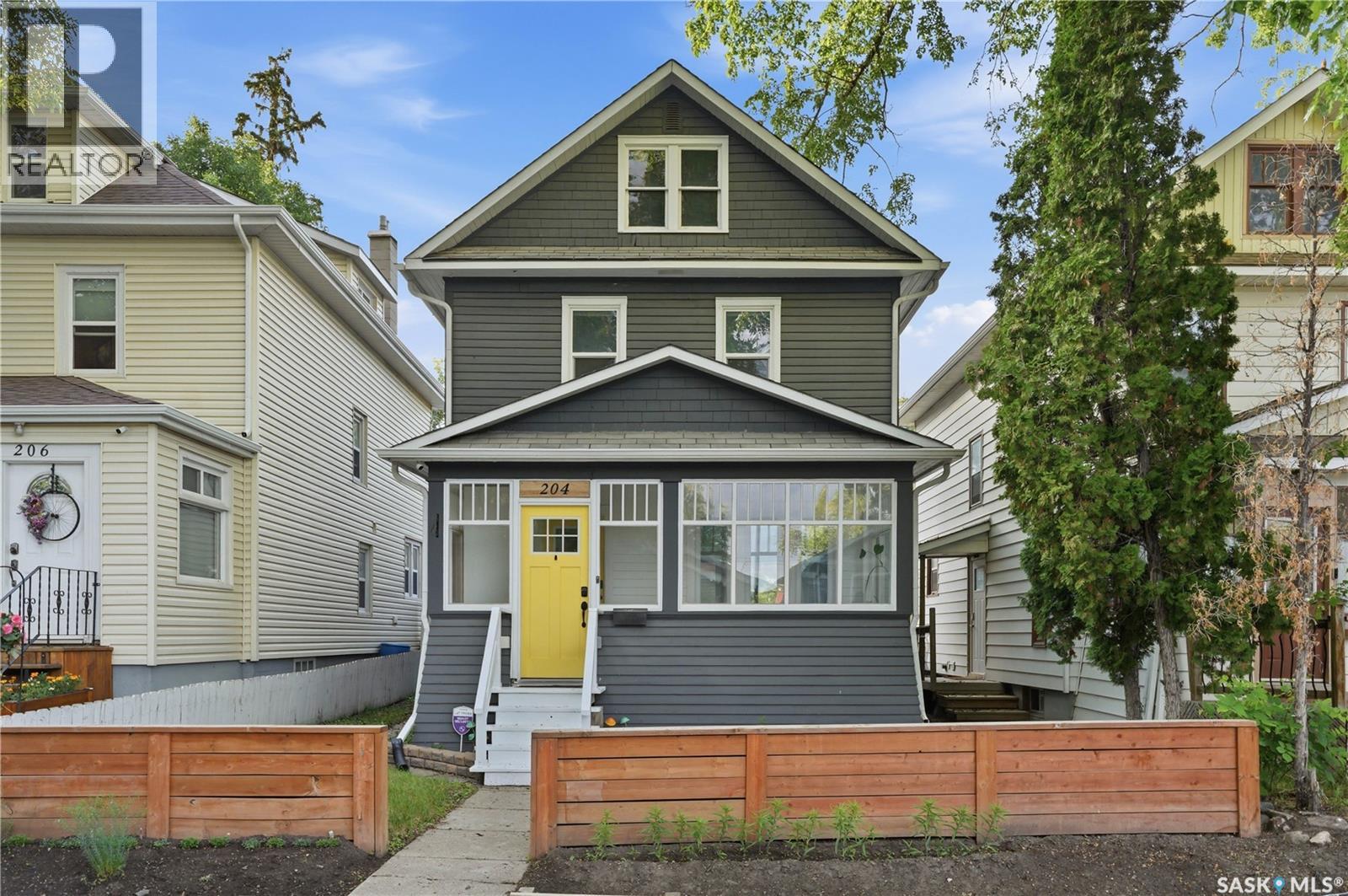 204 26th Street W, Saskatoon, Saskatchewan  S7L 0H6 - Photo 2 - SK040199