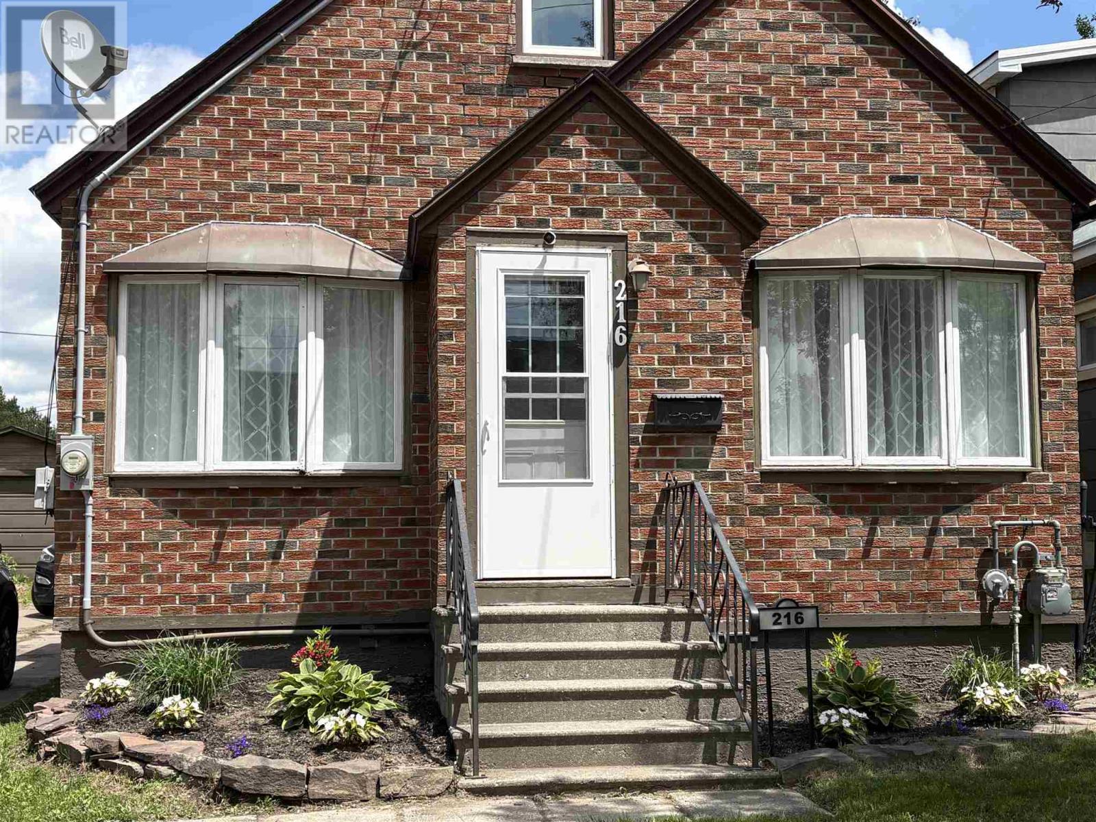 216 Wellington St, Sault Ste. Marie, Ontario  P6A 2L5 - Photo 2 - SM261515