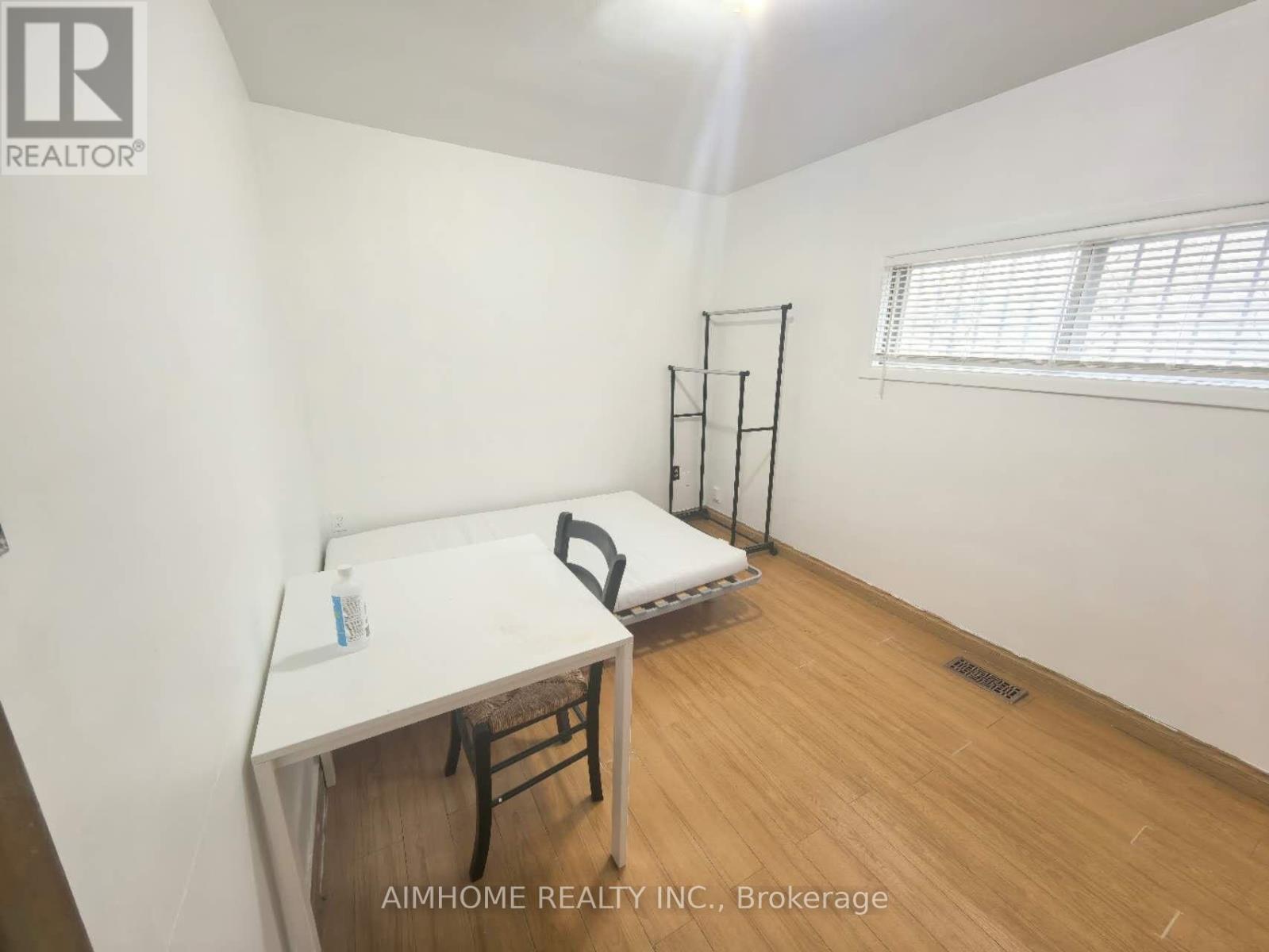MAINFLR - 137A MARKHAM STREET, Toronto, Ontario
