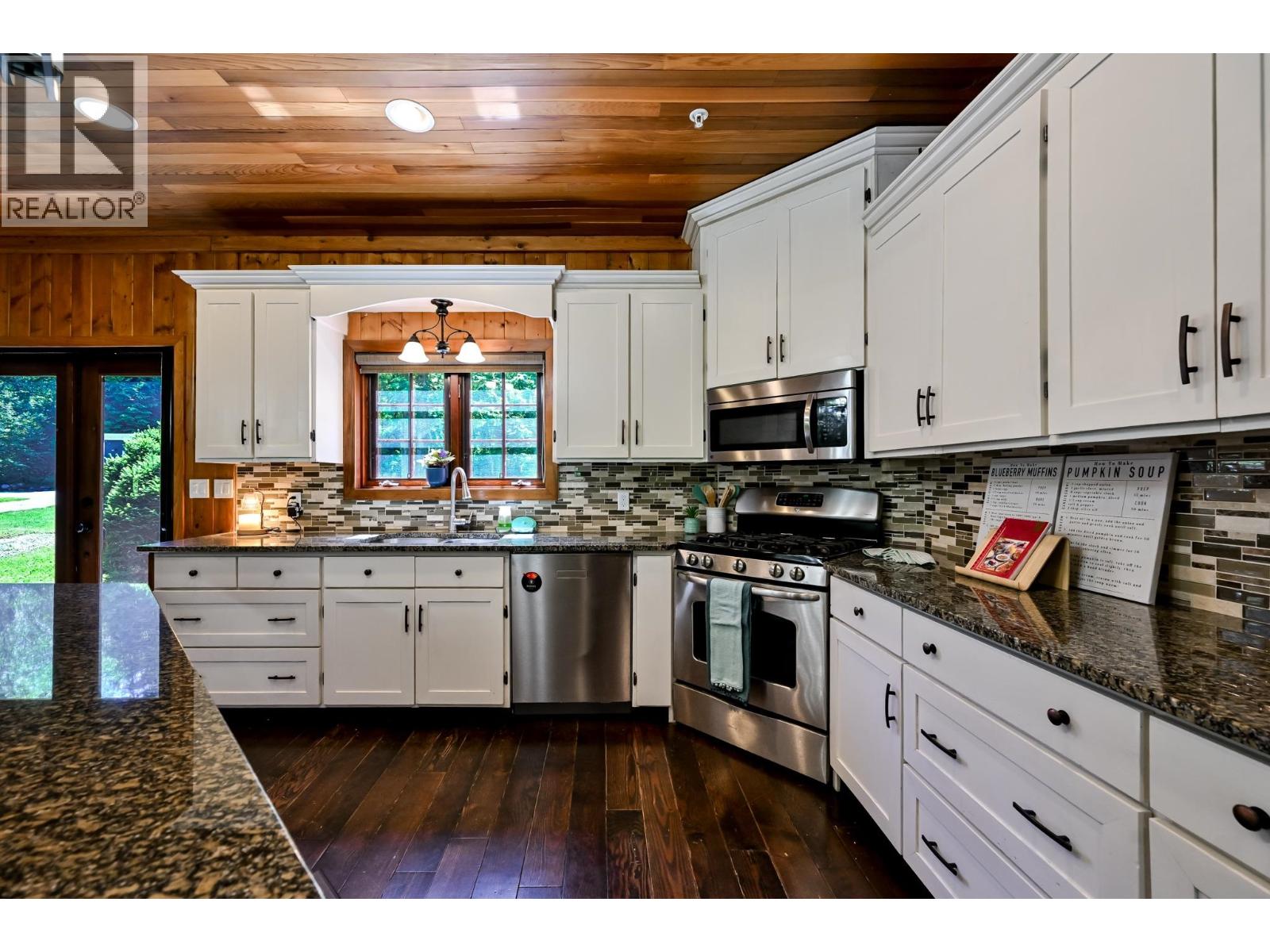 11267 Palmer Rolph Street, Maple Ridge, British Columbia  V2W 1H1 - Photo 3 - R3092042