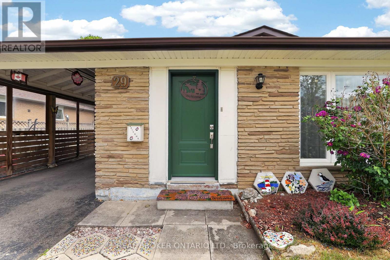 29 Northwood Drive, Brampton, Ontario  L6X 2L3 - Photo 5 - W13471630
