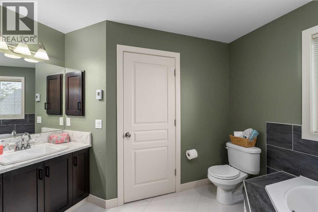 2067 Luxstone Boulevard Sw, Airdrie, Alberta  T4B 0J8 - Photo 21 - A2322057